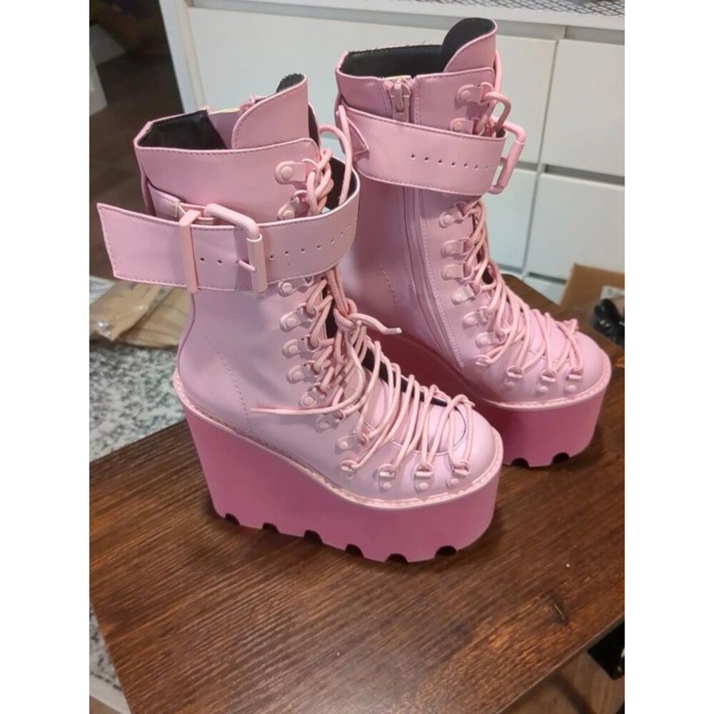 Sugar Thrillz Bubblegum Pink Traitor Platform boots sz 5